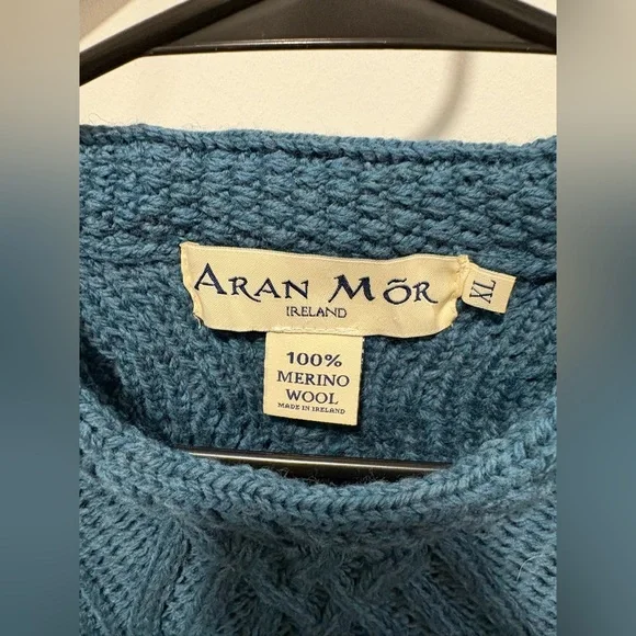 Aran Mor 100% merino wool  -Cable  Crew Neck Sweater with Pockets - Picture 2 of 5